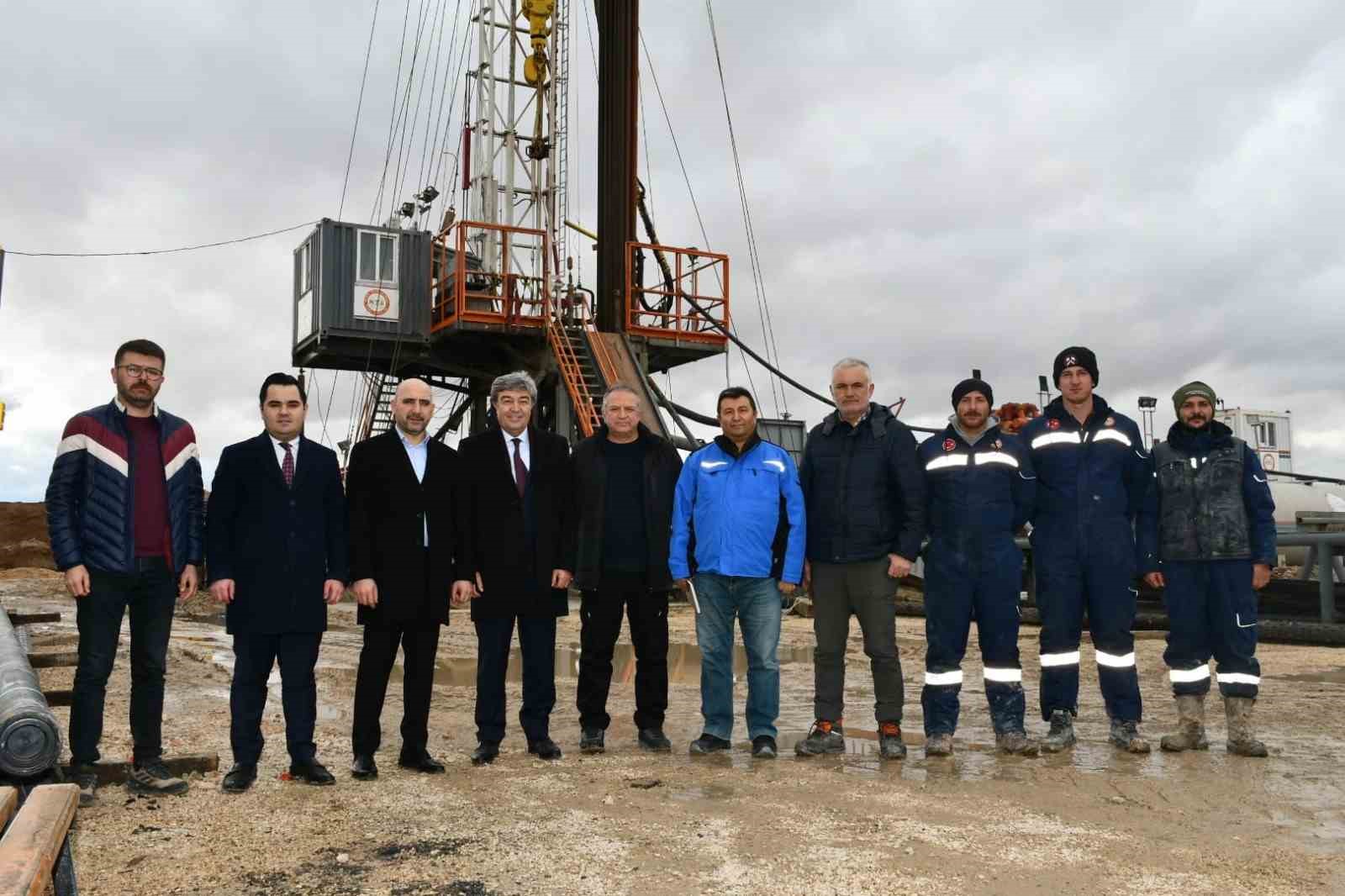 Vekil Ataş ve Başkan Bağlamış, Jeotermal Sera OTB&rsquo;deki &ccedil;alışmaları inceledi

