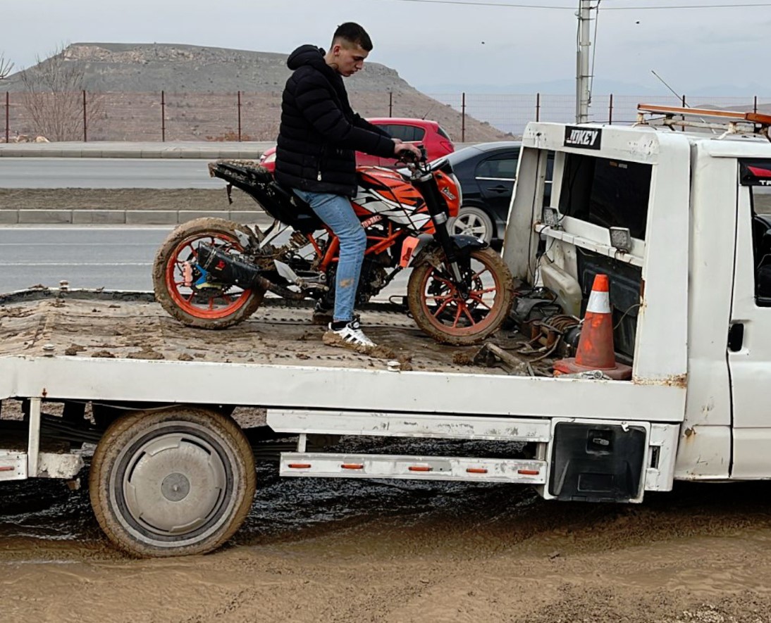 Malatya&rsquo;da tehlikeli motosiklet şovuna ağır fatura
