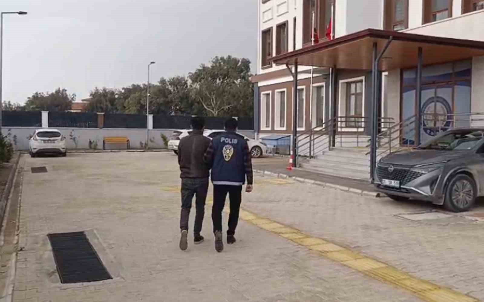 Samandağ’da hapis cezasıyla aranan 2 kişi yakalandı