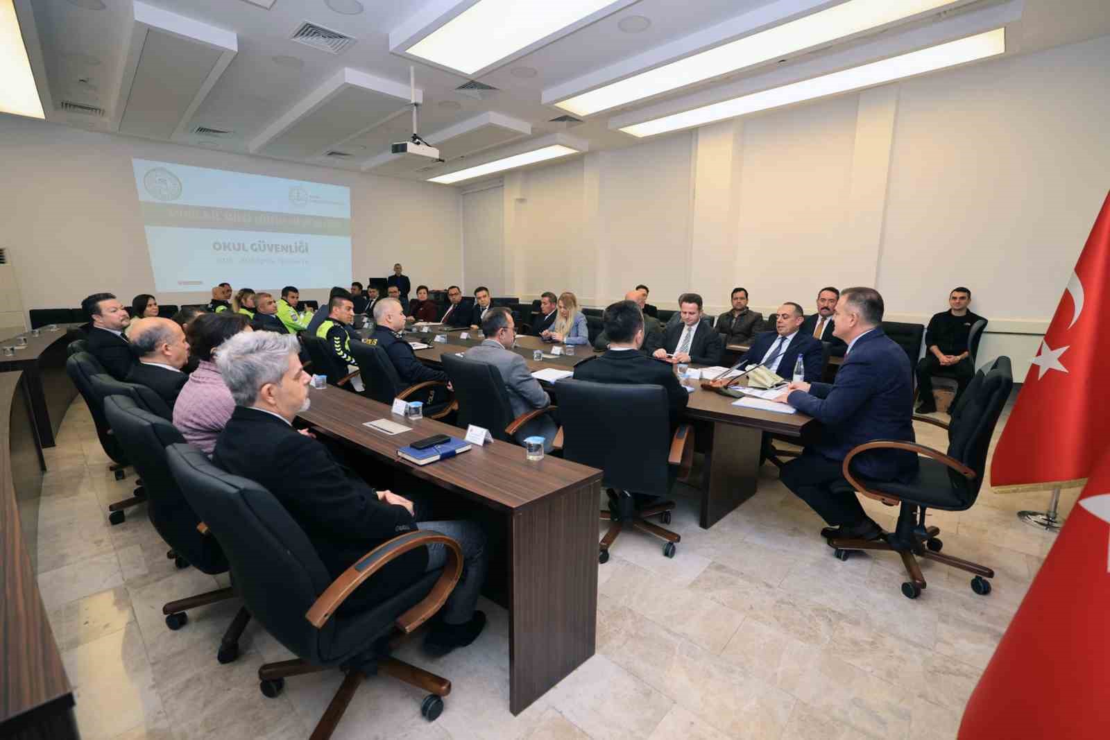 Vali Akbıyık başkanlığında &lsquo;Okul G&uuml;venliği&rsquo; toplantısı yapıldı
