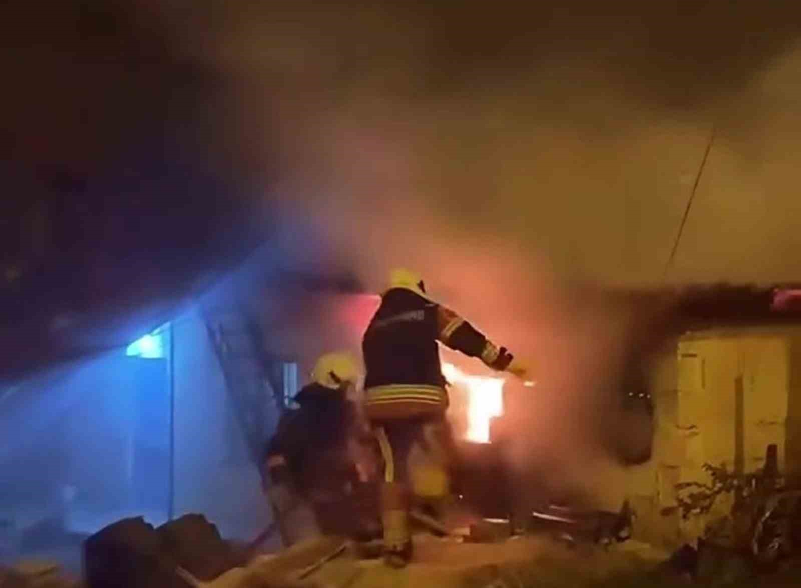 Mersin’de bir evin ambarında çıkan yangın korkuttu