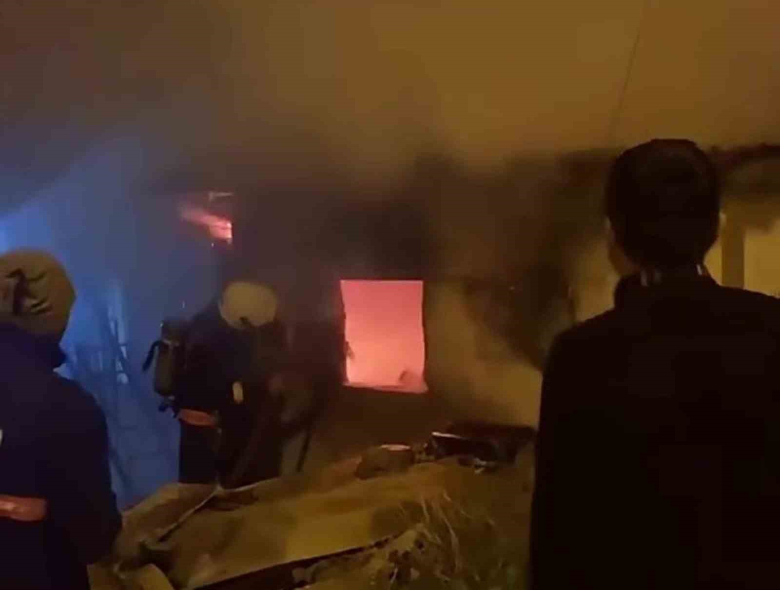 Mersin�de bir evin ambar�nda ��kan yang�n korkuttu
