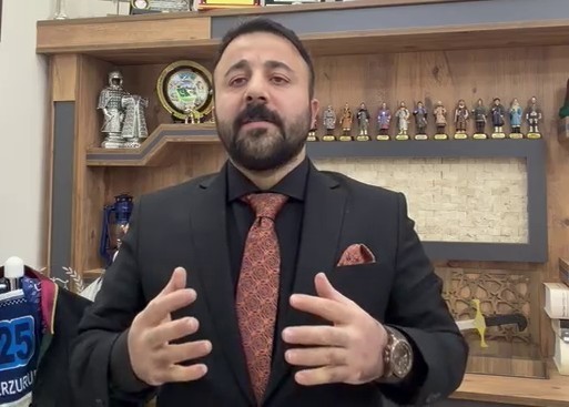 Erzurum&rsquo;da &ccedil;atılardan sarkan dev buz sarkıtları tehlike oluşturuyor
