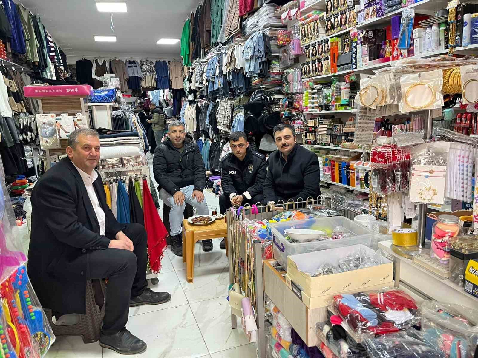 Dicle Kaymakamı Mustafa Atış, esnaf ve vatandaşlarla bir araya geldi