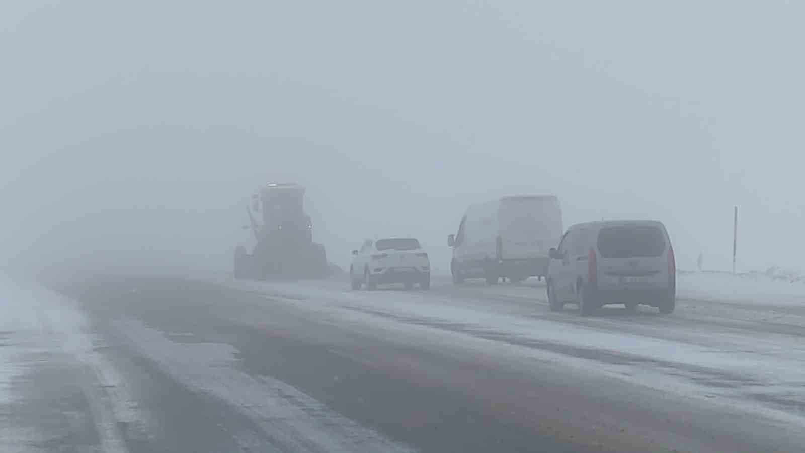 Van’da 40 yerleşim yerinin yolu kapalı