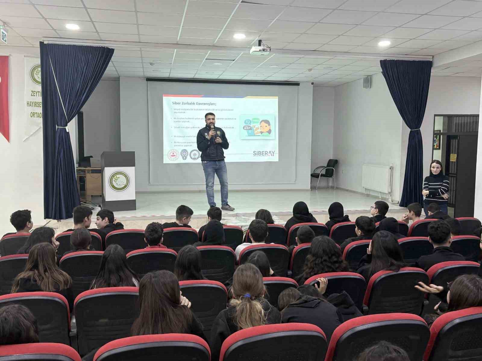 Denizli&rsquo;de SİBERAY Farkındalık Programı ile 785 kişiye siber g&uuml;venlik eğitimi verildi
