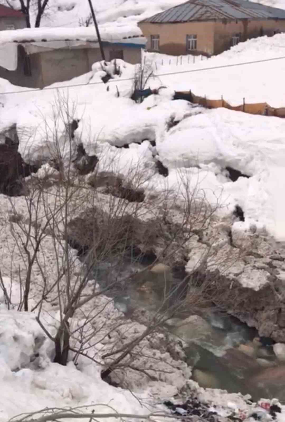 Şırnak’ta sağanak sonrası taşkın riski: Derelerde karın oluşturduğu setler tehlike saçıyor