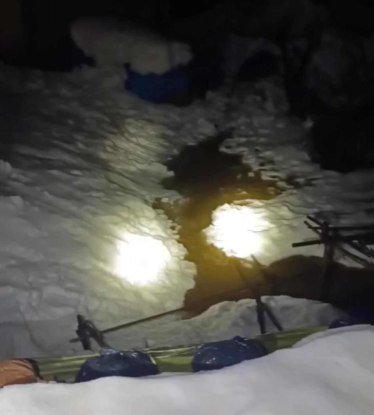 Şırnak&rsquo;ta sağanak sonrası taşkın riski: Derelerde karın oluşturduğu setler tehlike sa&ccedil;ıyor
