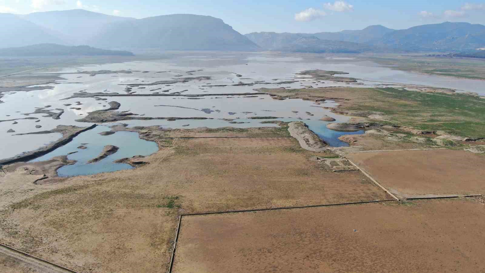 İzmir’de rekor yağışlar barajlara can suyu oldu