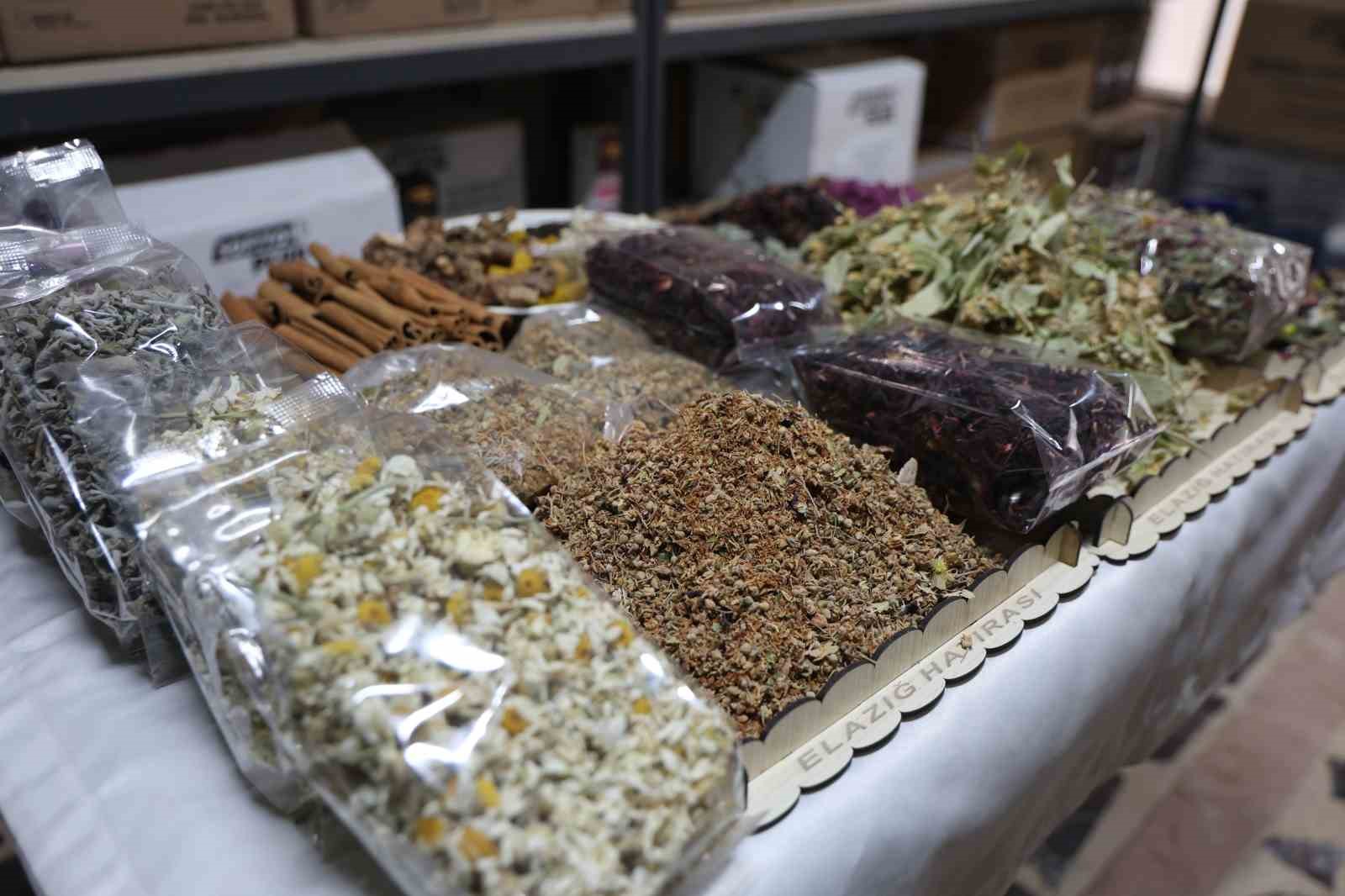 Havaların soğumasıyla, vatandaşların kış çaylarına talebi arttı
