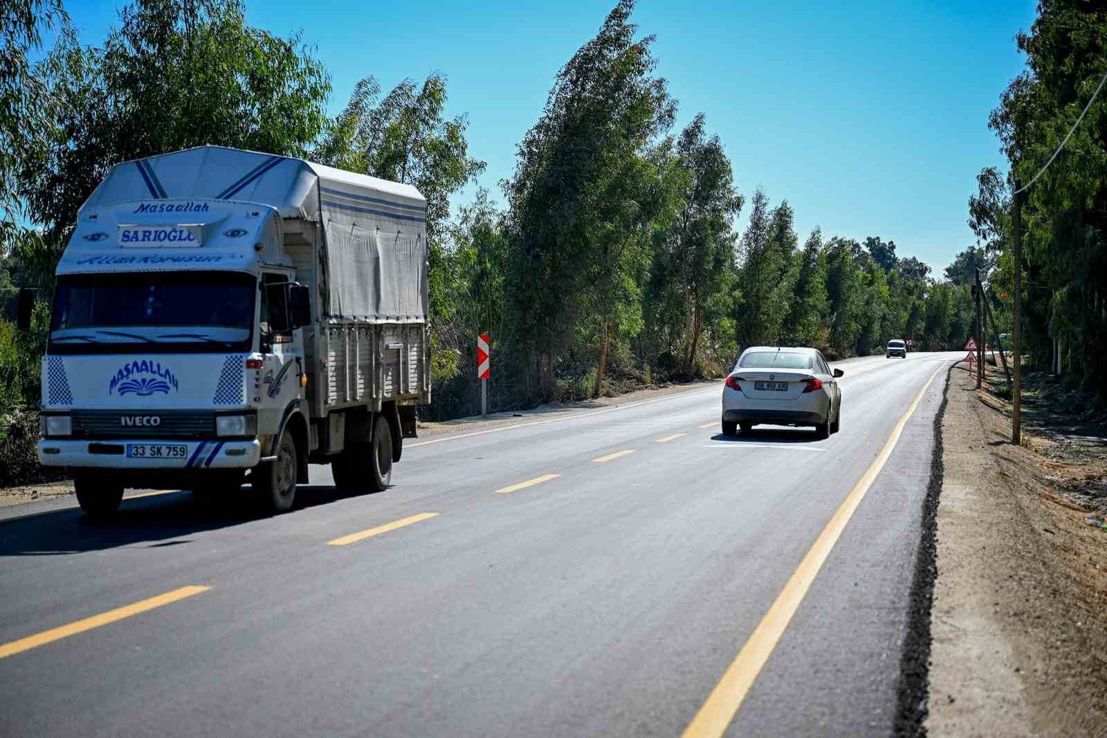 Mersin’de üreticilerin kullandığı yol yenilendi