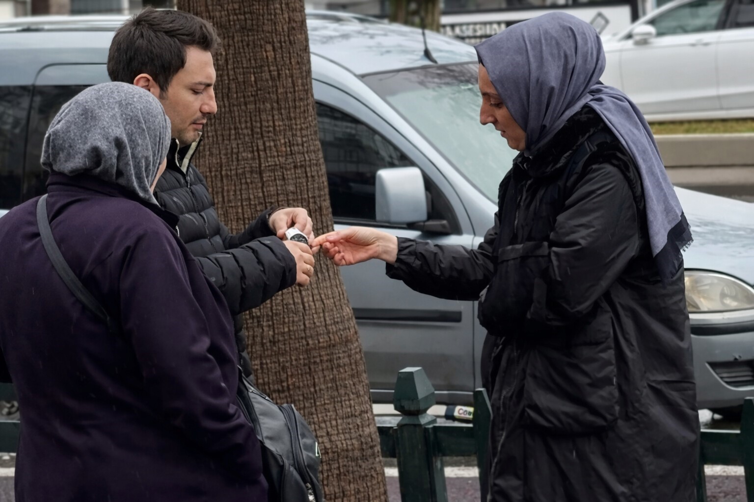 Depremin merkezinde 04.17&rsquo;ye ayarlanan saatler acıyı yeniden hatırlattı