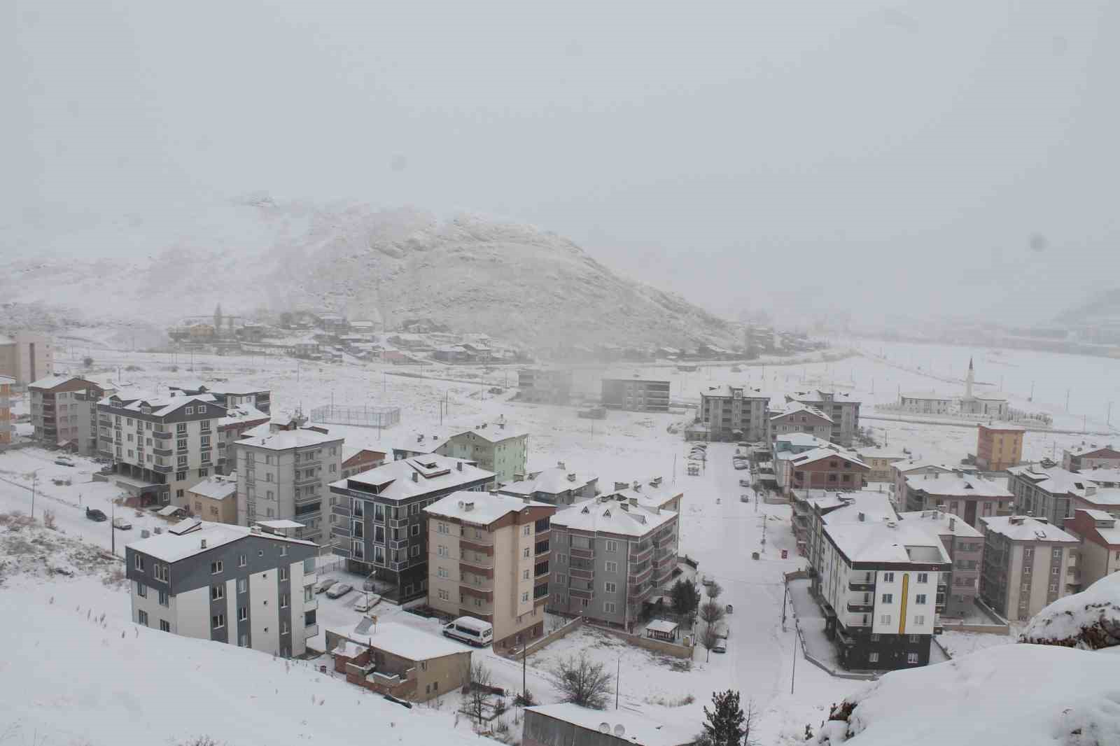 Bayburt&rsquo;ta don ve &ccedil;ığ tehlikesine karşı meteorolojinin uyarıları s&uuml;r&uuml;yor
