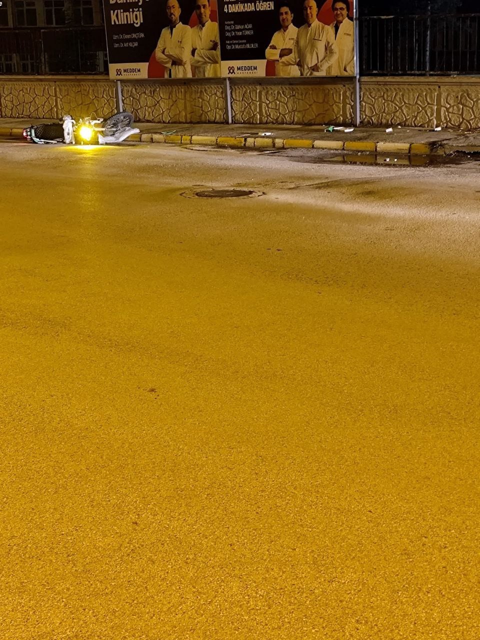 Alkoll&uuml; s&uuml;r&uuml;c&uuml;n&uuml;n kullandığı motosiklet kazasında s&uuml;r&uuml;c&uuml; ağır yaralandı
