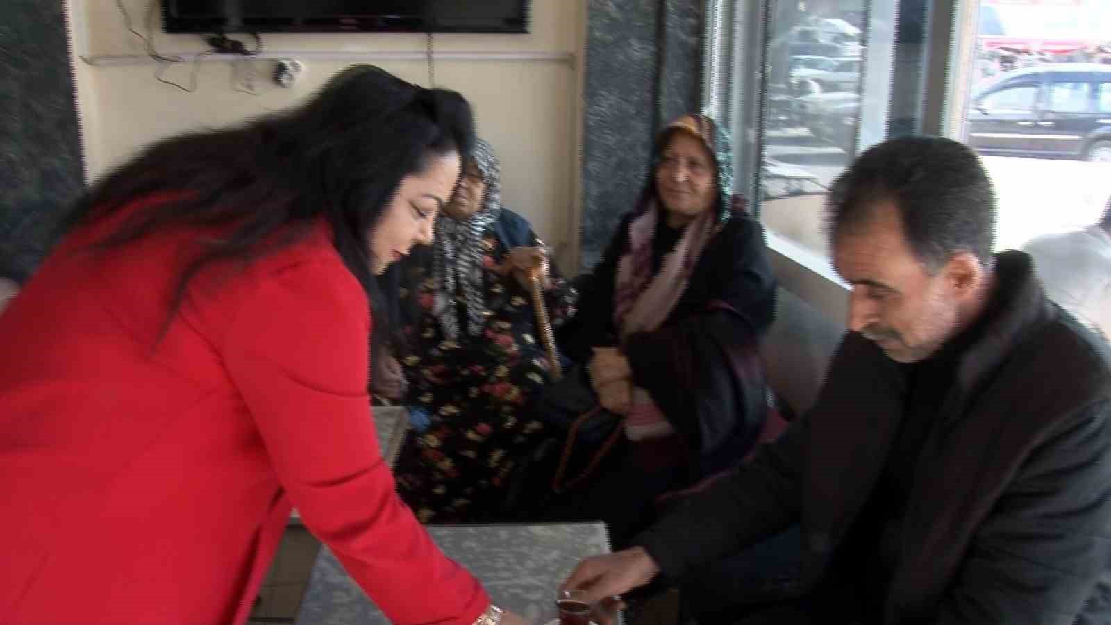 İl&ccedil;e terminalinin tek kadın &ccedil;aycısı
