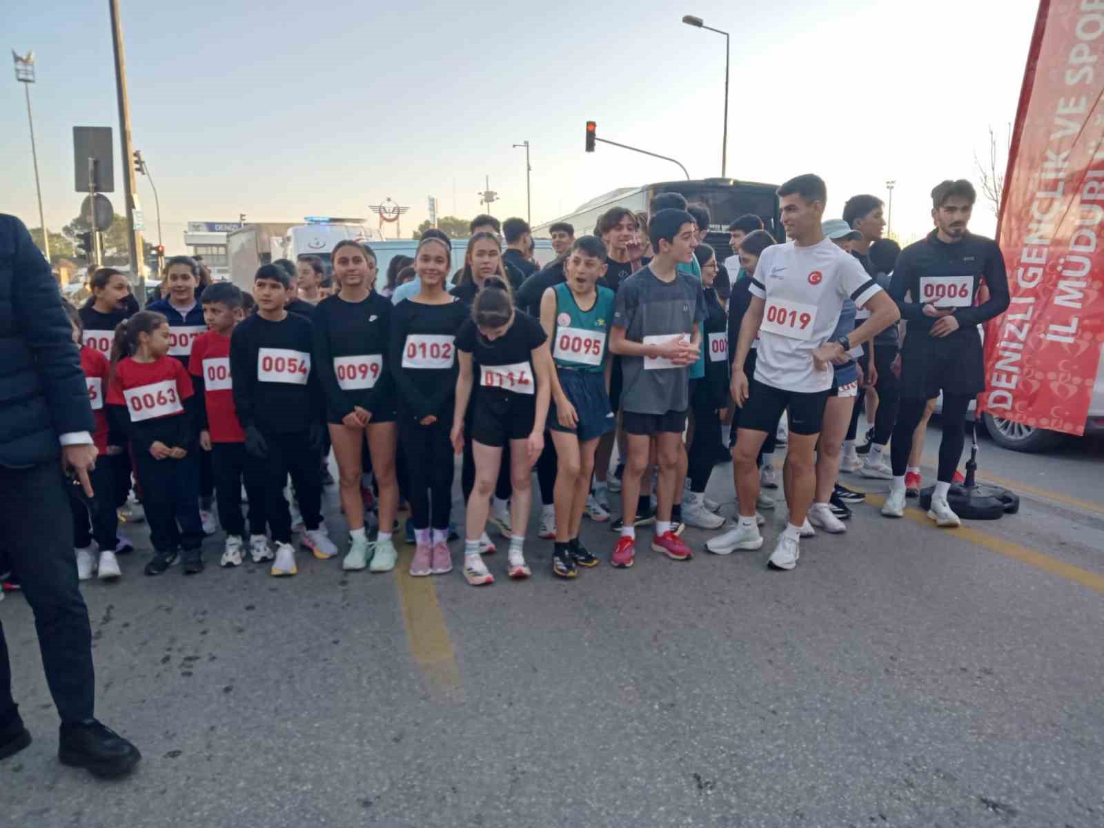 Denizli’de Atatürk Yol Koşusu çekişmeye sahne oldu