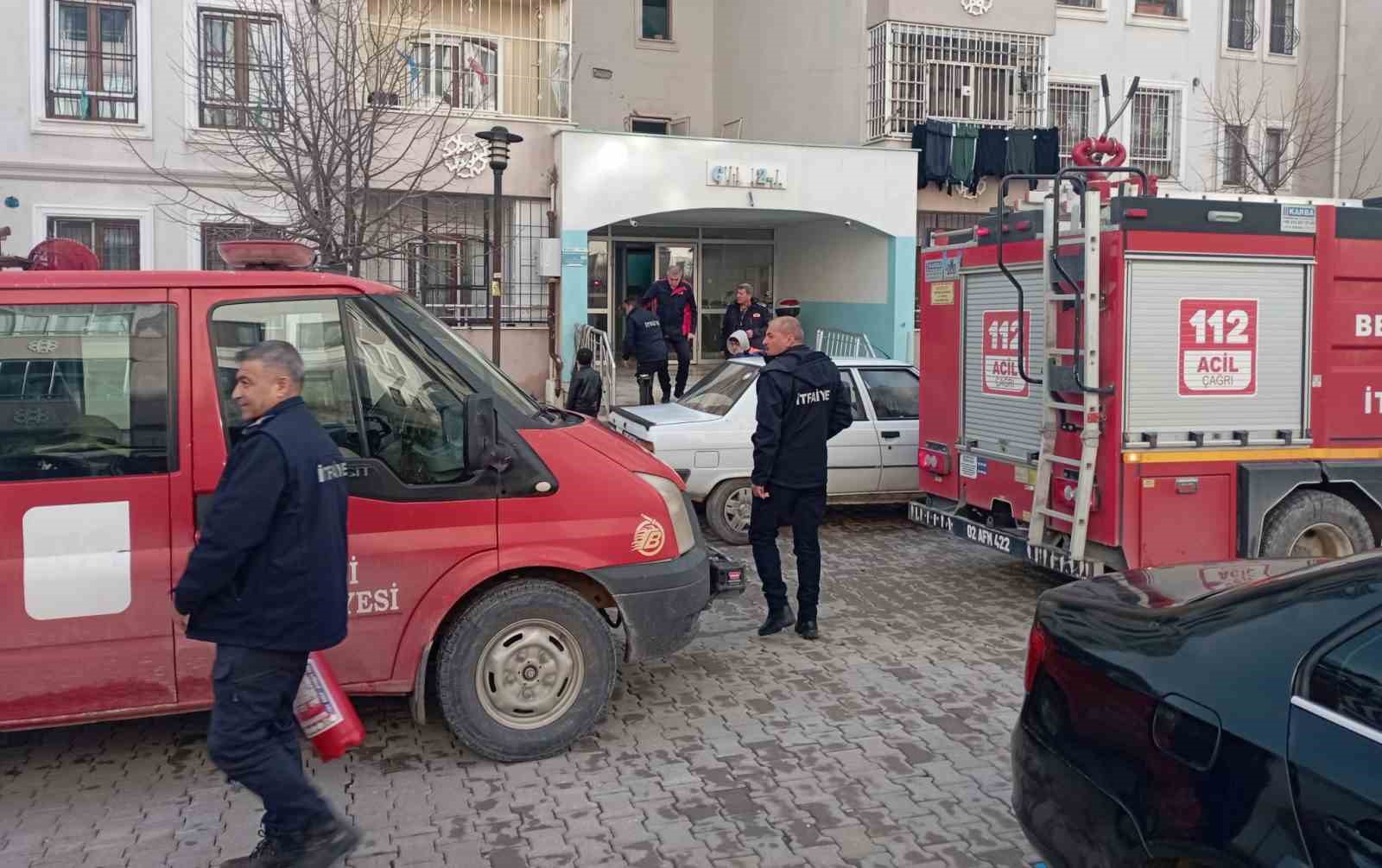 Besni’de çıkan ev yangını korkuttu