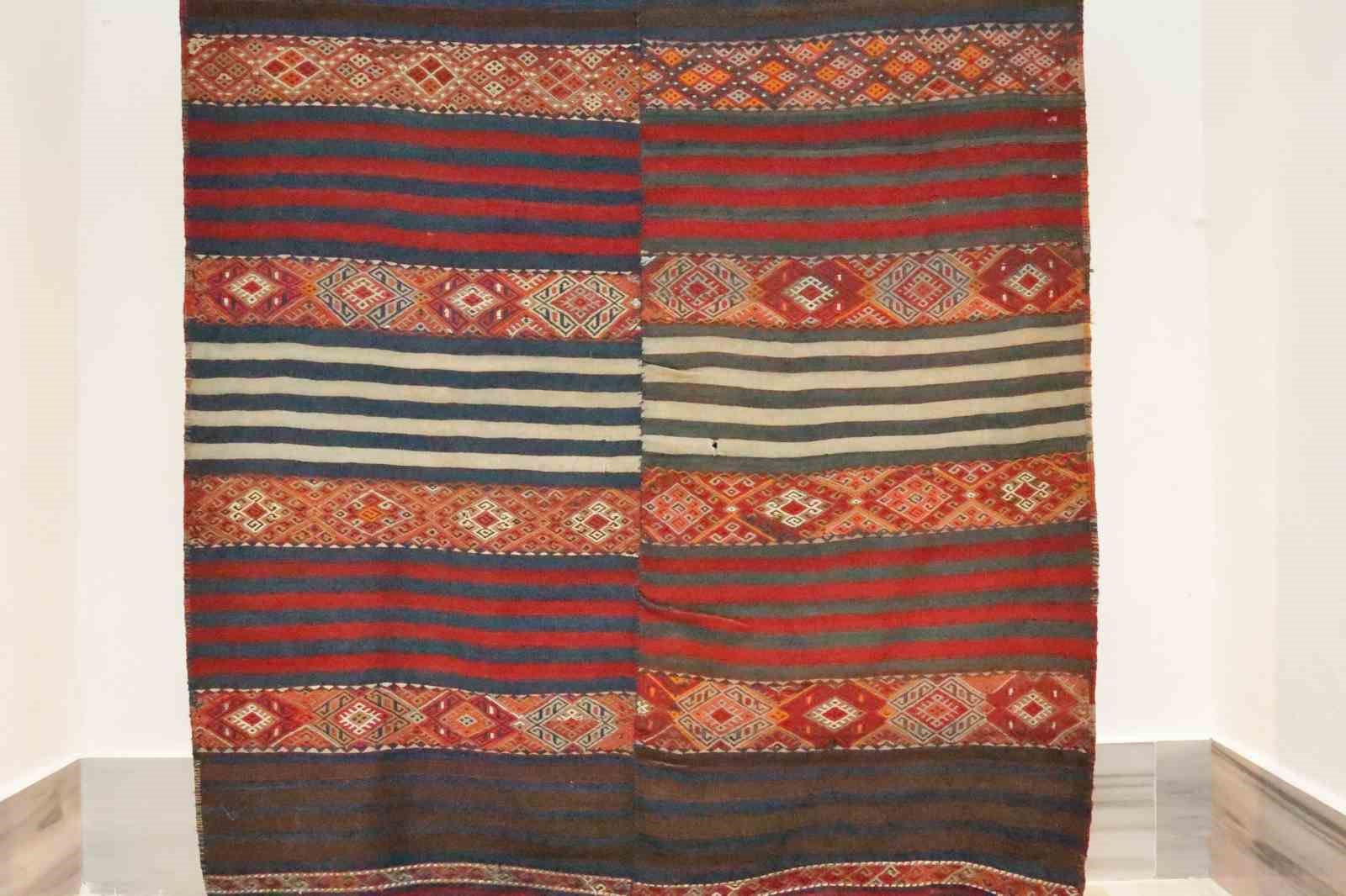 Y&uuml;zlerce yıllık kilim k&uuml;lt&uuml;r&uuml; bu m&uuml;zede gelecek nesillere aktarılıyor
