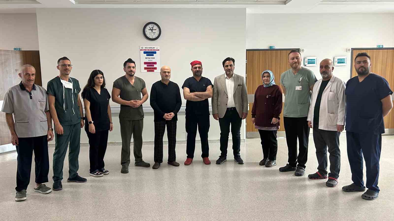 Van&rsquo;da riskli glomus t&uuml;m&ouml;r&uuml; ameliyatı başarıyla ger&ccedil;ekleştirildi
