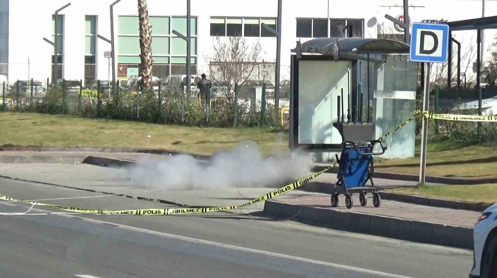 Alışveriş merkezindeki durakta ş&uuml;pheli valiz paniği
