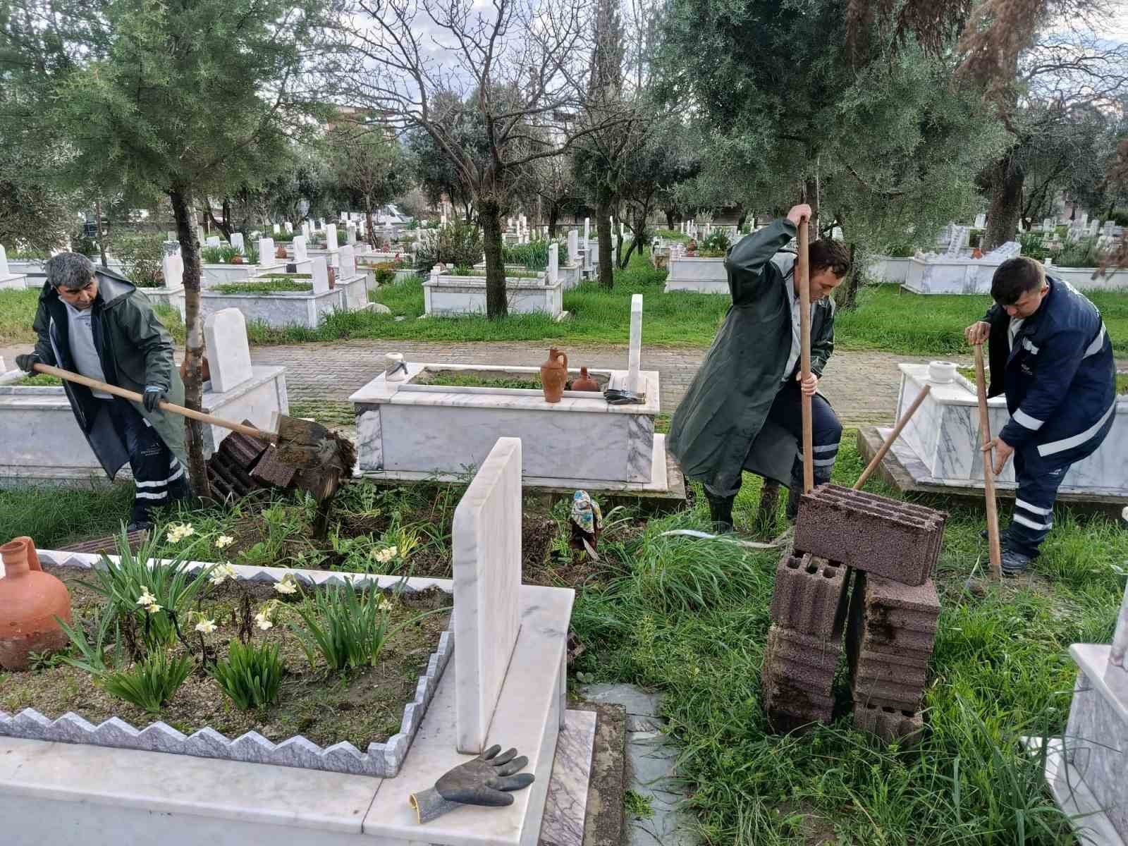 Aydın B&uuml;y&uuml;kşehir, &Ccedil;ine&rsquo;de mezarlıklarda onarım ve bakım &ccedil;alışması ger&ccedil;ekleştirdi
