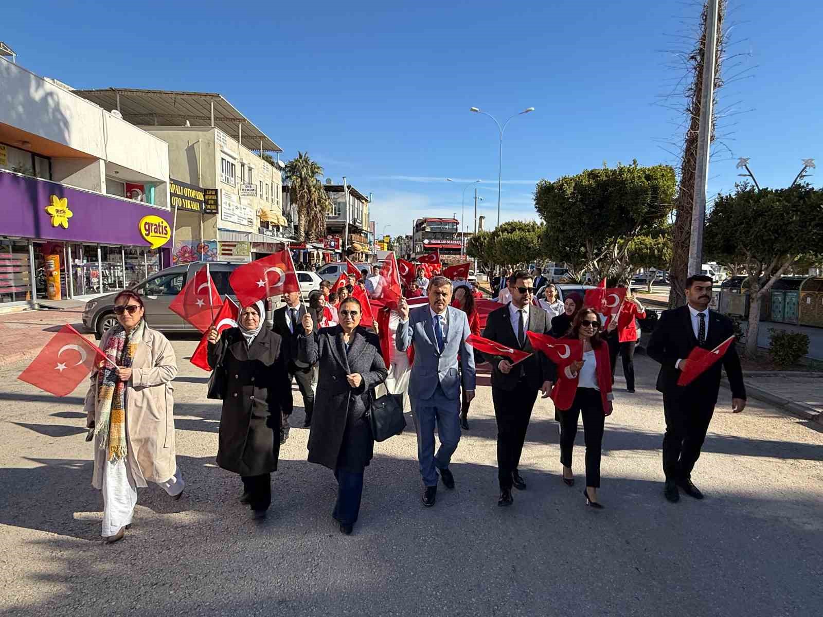 Silifke’de bayrak yürüyüşü