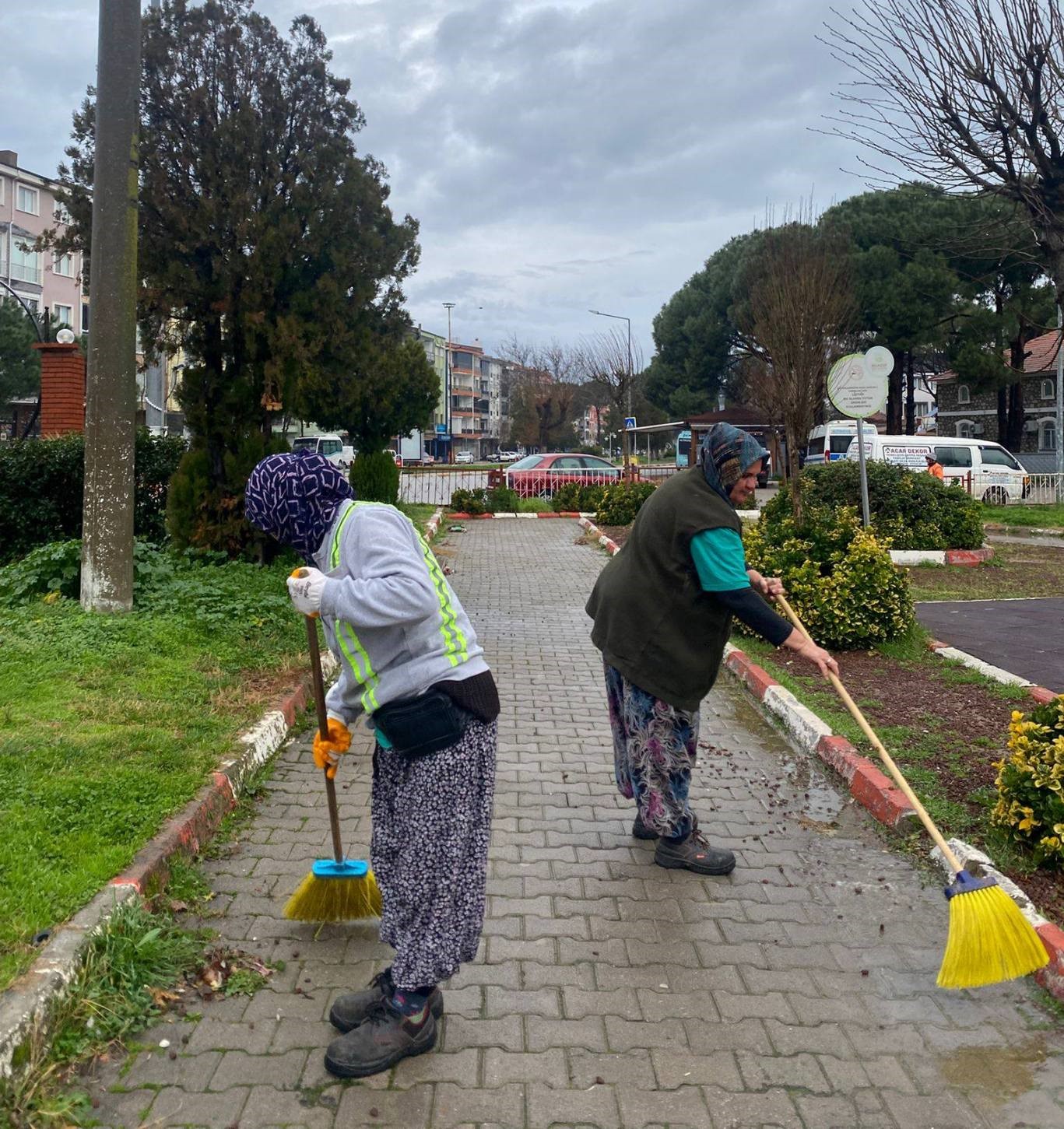 Ayvalık&rsquo;ta ekipler yaz kış demeden 7/24 sahada
