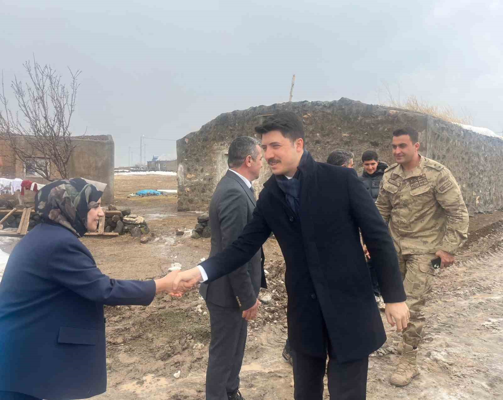 Digor Kaymakamı Kahraman, k&ouml;ylerde vatandaşlarla buluşuyor
