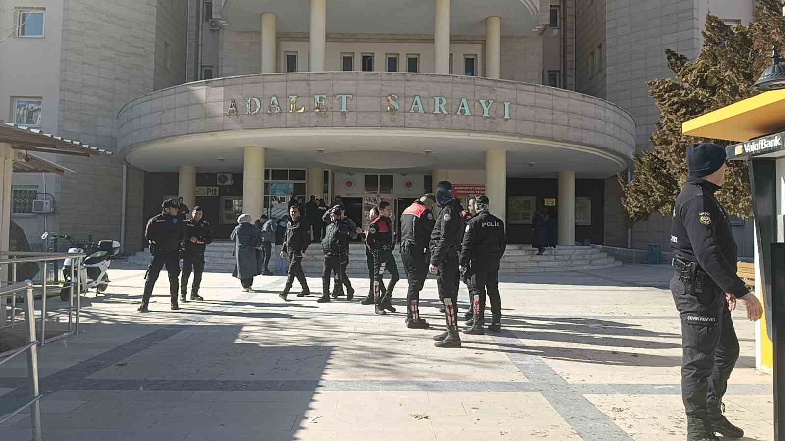 Şanlıurfa&rsquo;da kuyumcu soygununda 6 ş&uuml;pheli adliyeye sevk edildi
