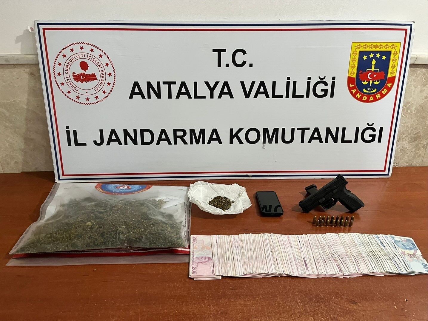 Alanya’da jandarmadan uyuşturucu operasyonu