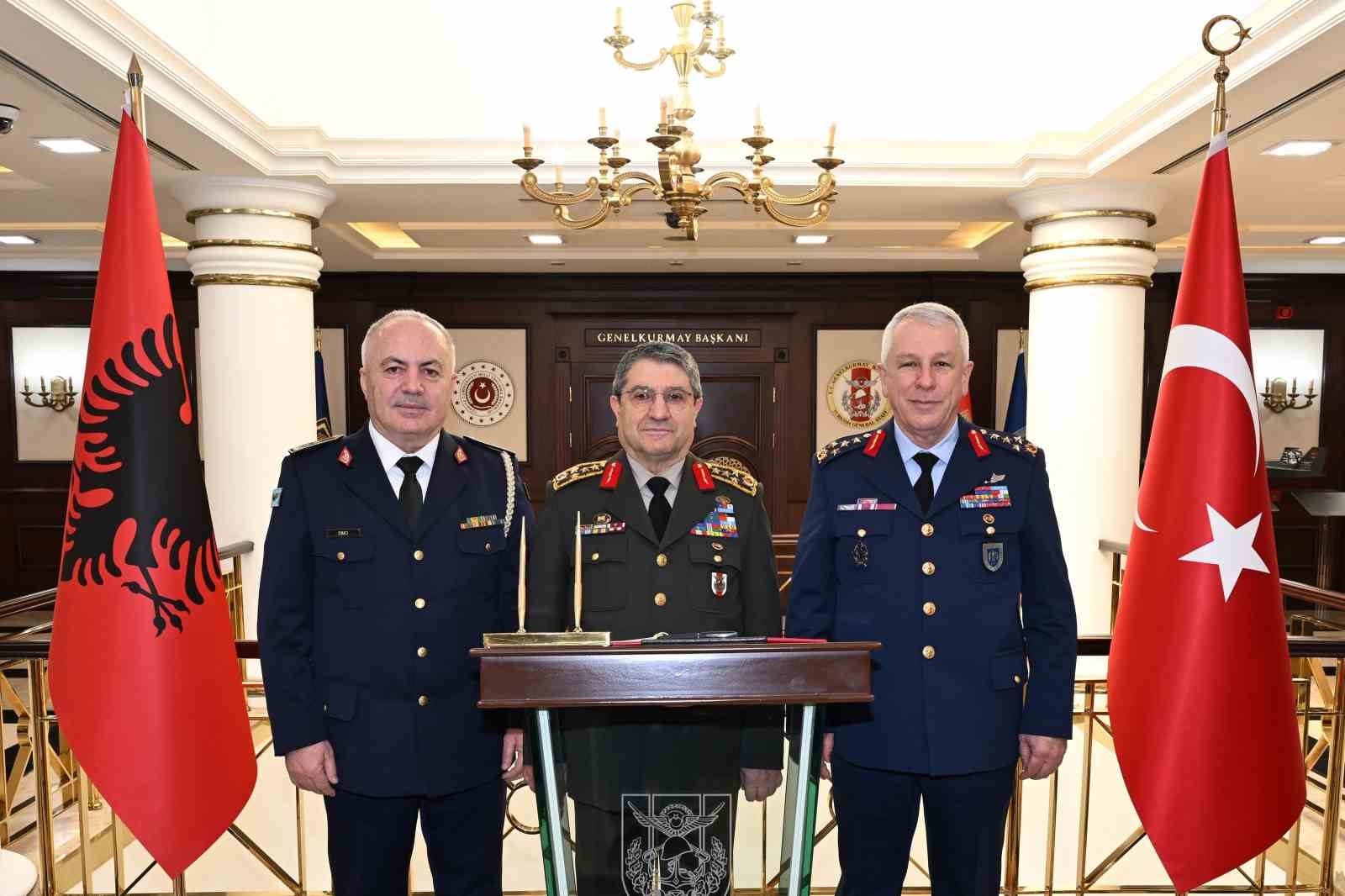 Genelkurmay Başkanı Bayraktaroğlu, Arnavutluk Hava Kuvvetleri Komutanı Dimo&rsquo;yu kabul etti
