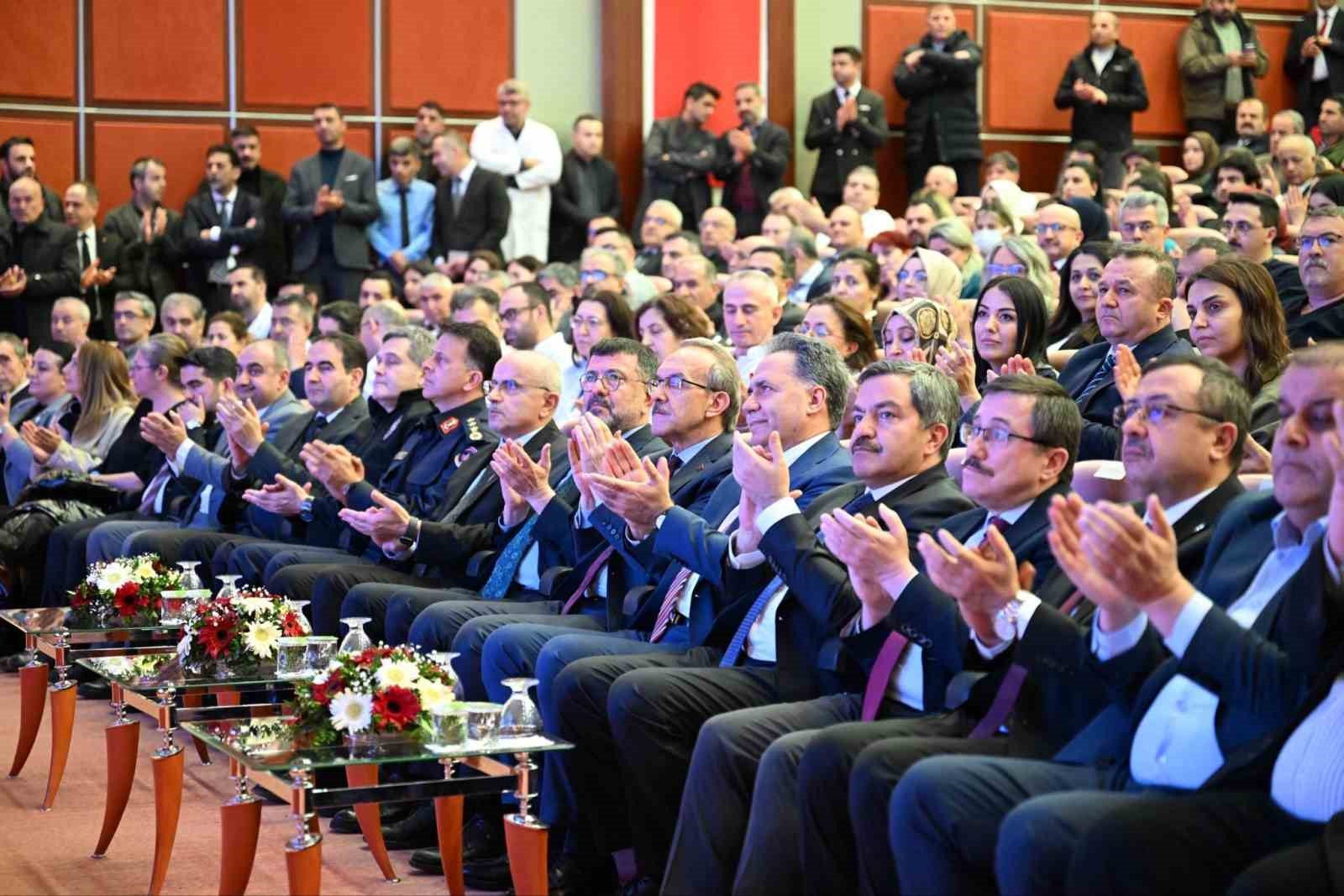 Turgut &Ouml;zal Tıp Merkezi&rsquo;nin yenilenen Acil Servisi hizmete a&ccedil;ıldı
