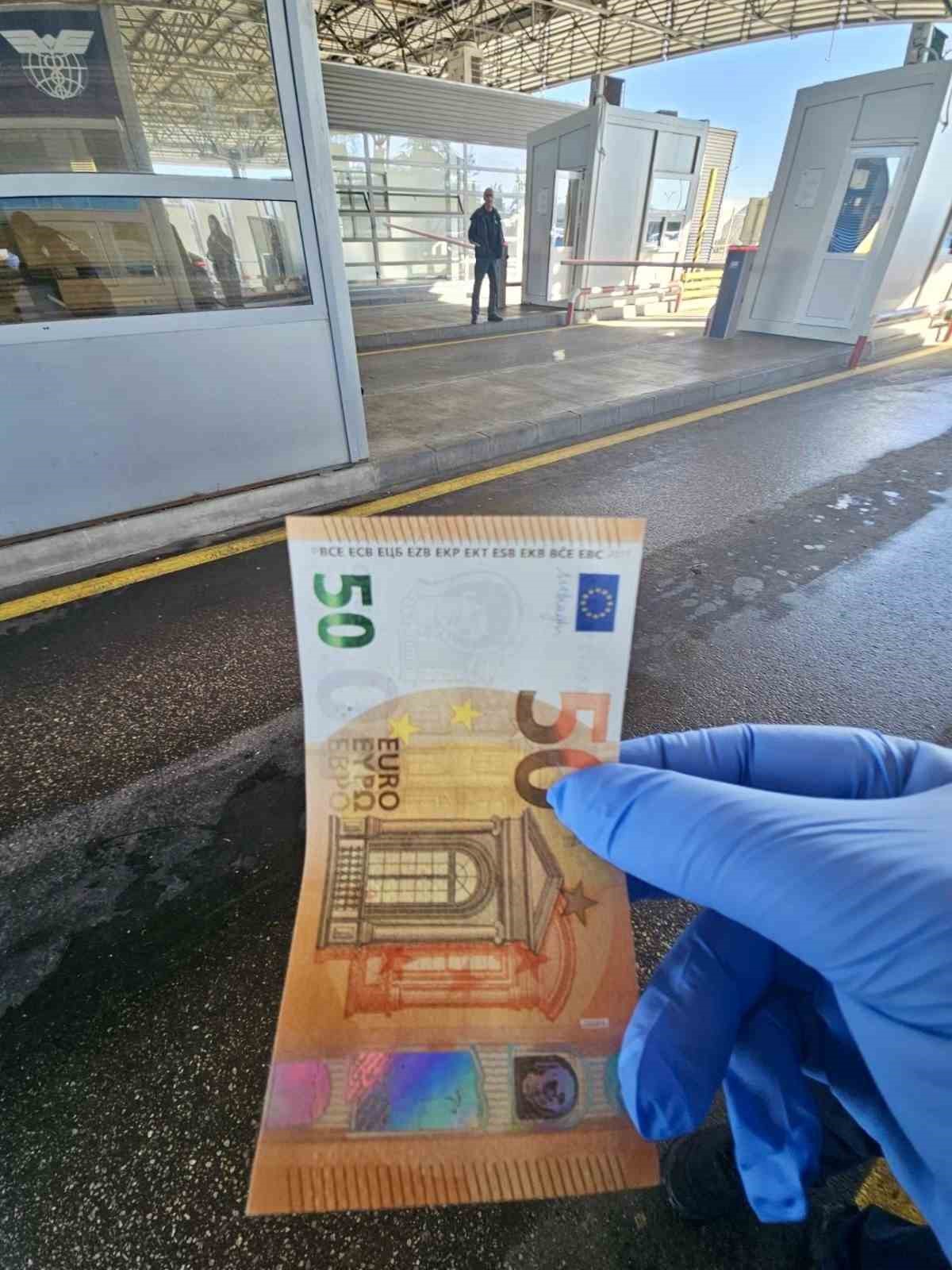 Sınırda sahte Euro ele ge&ccedil;irildi, Bulgar s&uuml;r&uuml;c&uuml; g&ouml;zaltında
