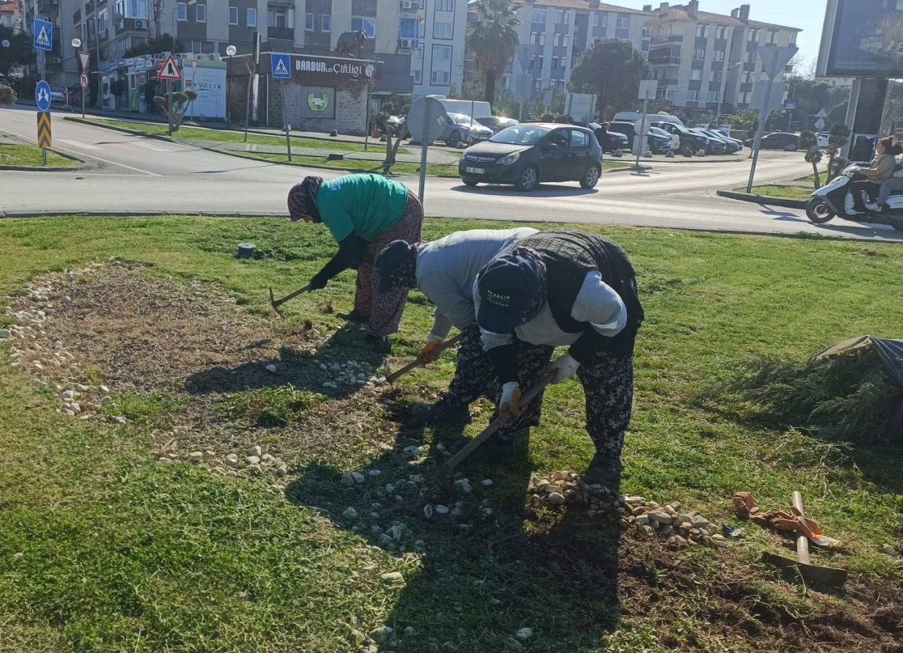 Ayvalık’ta ekipler yaz kış demeden 7/24 sahada