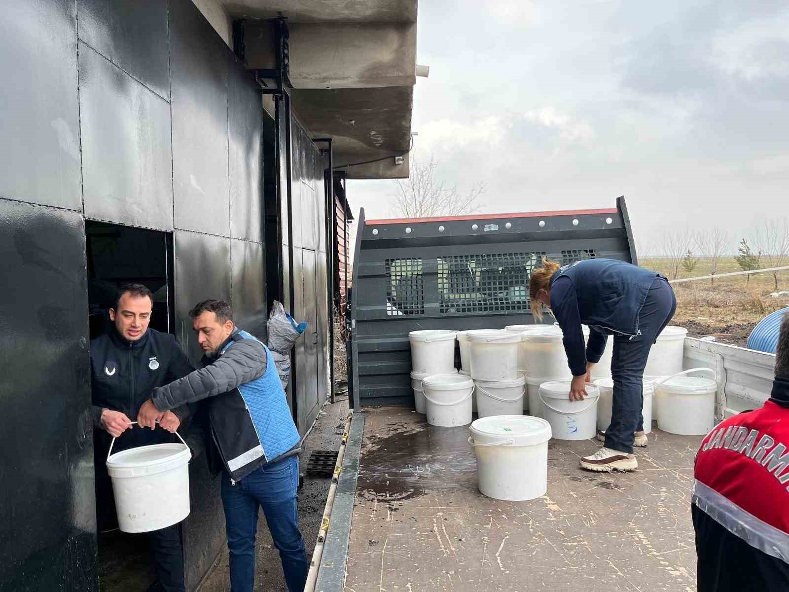 Diyarbakır’da 5 işletmede ele geçirilen 460 kilogram peynir imha edildi