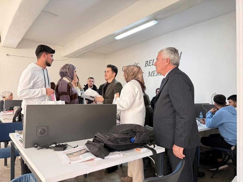 Çermik Belediyesi sınavlara hazırlanan gençlere kaynak yardımında bulundu