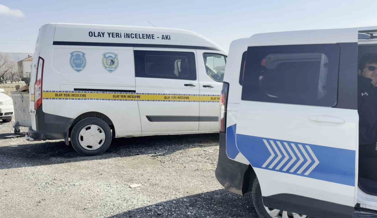 Aksaray’da çatıdan düşen işçi ağır yaralandı