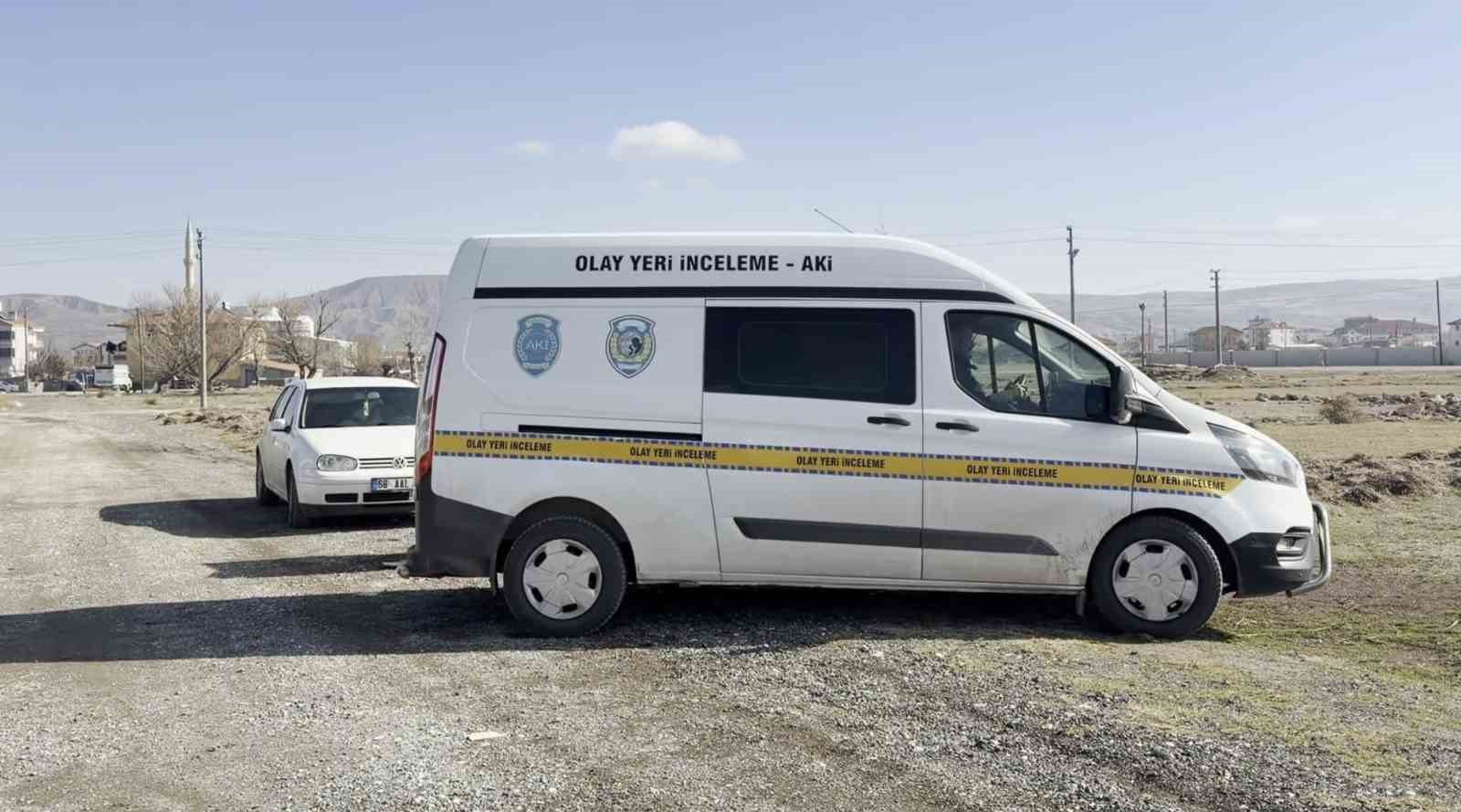 Aksaray&rsquo;da &ccedil;atıdan d&uuml;şen iş&ccedil;i ağır yaralandı
