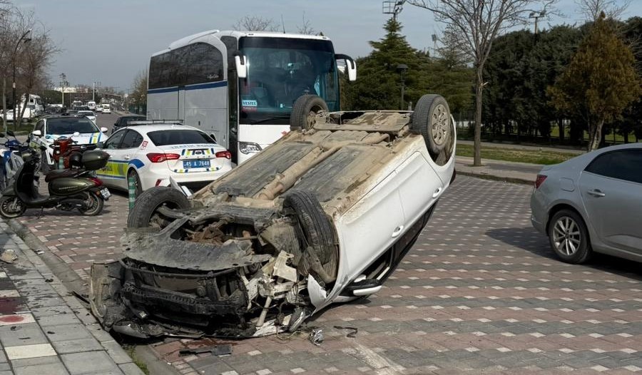 Takla atan otomobilin s&uuml;r&uuml;c&uuml;s&uuml; yaralandı
