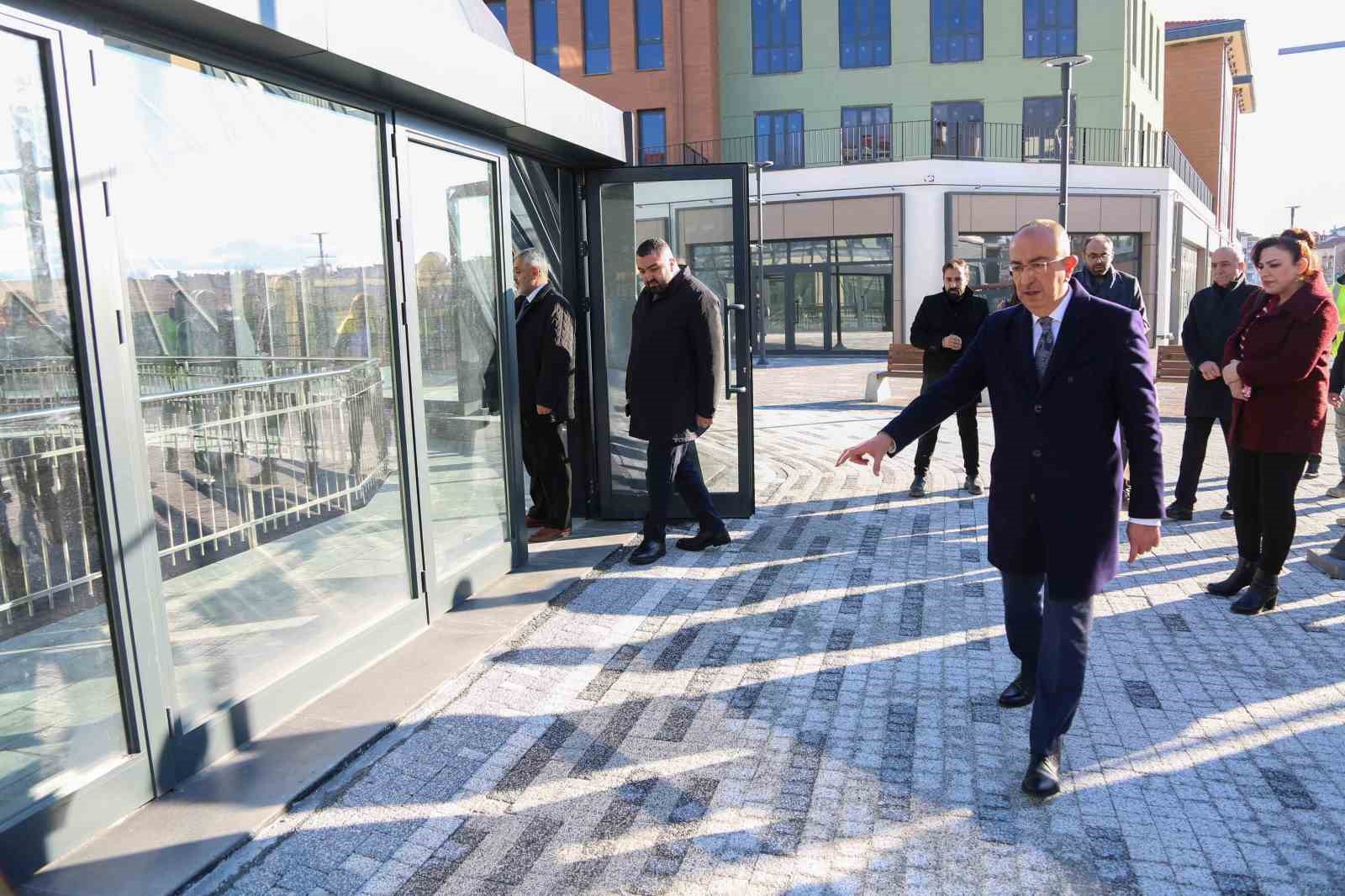 Şehrin yeni buluşma noktası; Suri&ccedil;i &Ccedil;arşısı hareketleniyor
