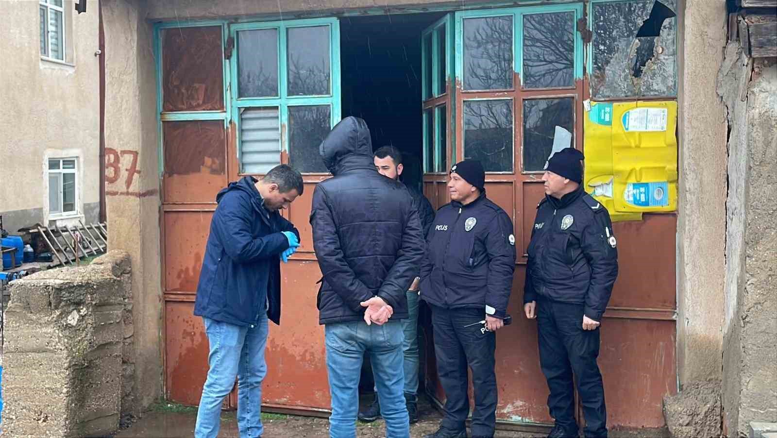 Karaman’da evinin deposunda silahla vurulmuş halde bulunan şahıs kurtarılamadı