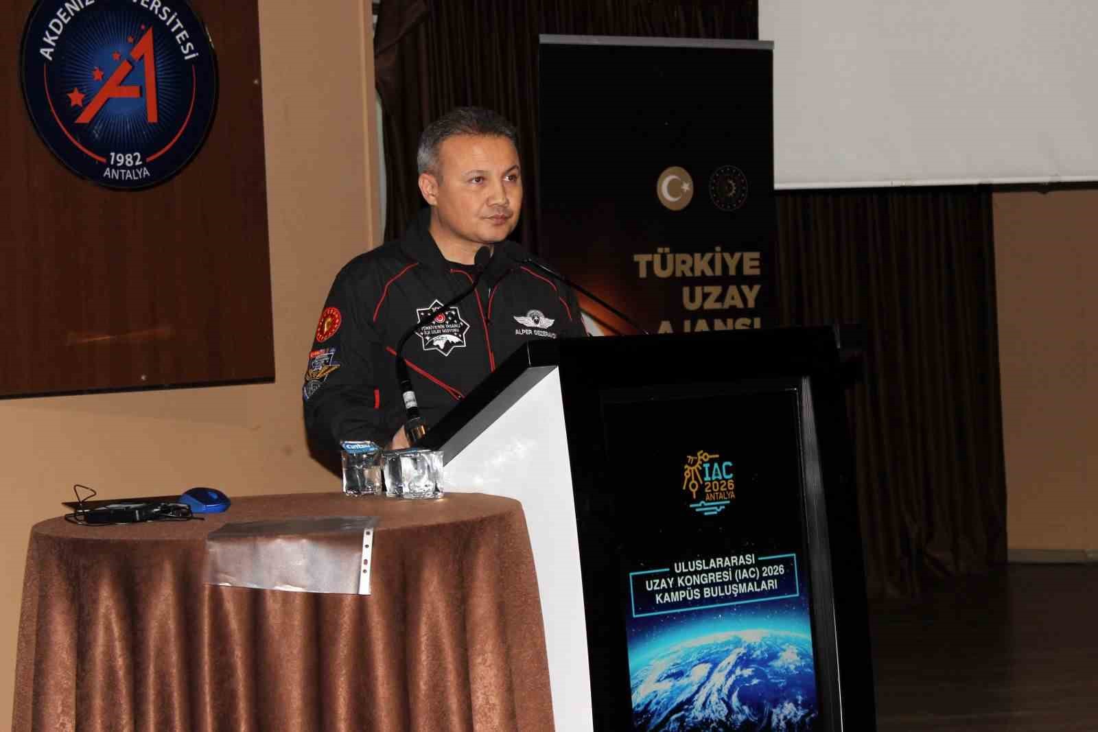T&uuml;rkiye&rsquo;nin ilk astronotu Alper Gezeravcı: "Ay&rsquo;a gitmek &uuml;zere ikinci g&ouml;revin eşiğine gelmiştik, Mart ayına &ouml;telendi şu anda"
