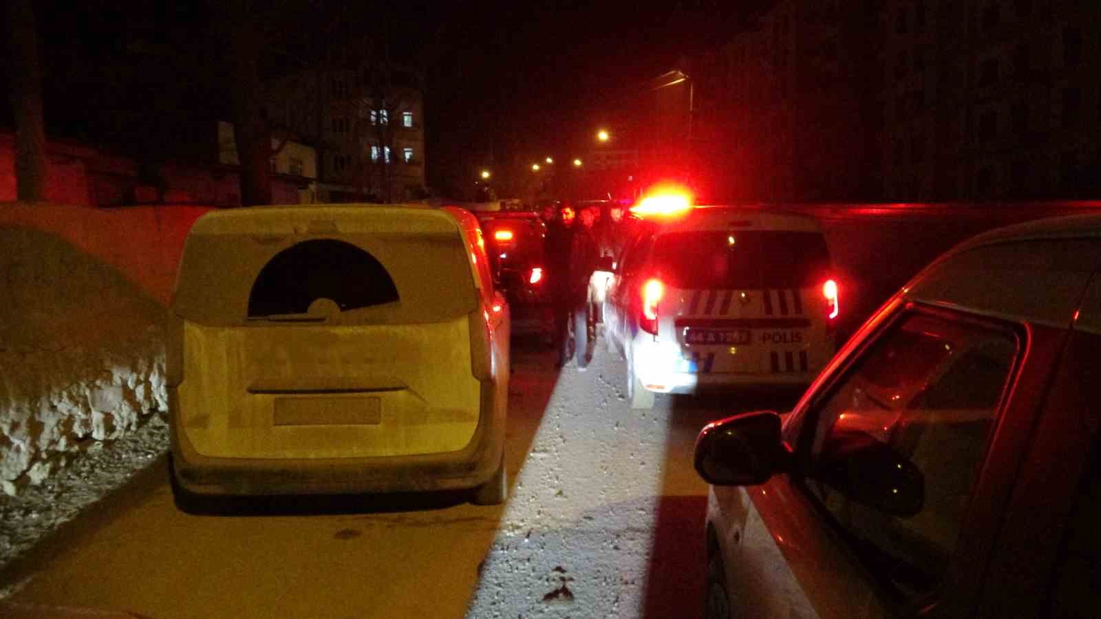 Malatya&rsquo;da polisin "dur" ihtarına uymayan ara&ccedil;tan uyuşturucu &ccedil;ıktı
