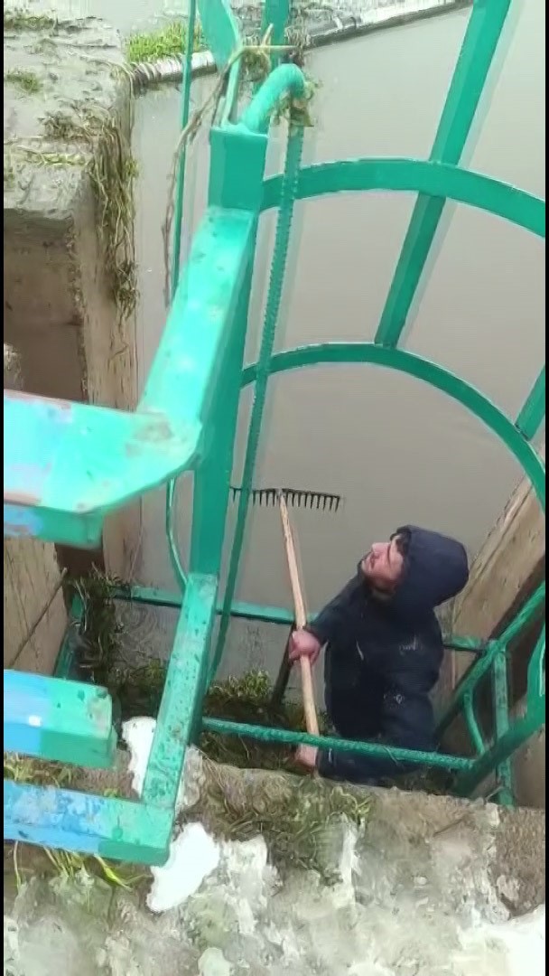 Vicdanları tonlarca suyun boşa akmasına izin vermedi, DSİ’nin yapması gerekeni kendileri yaptı