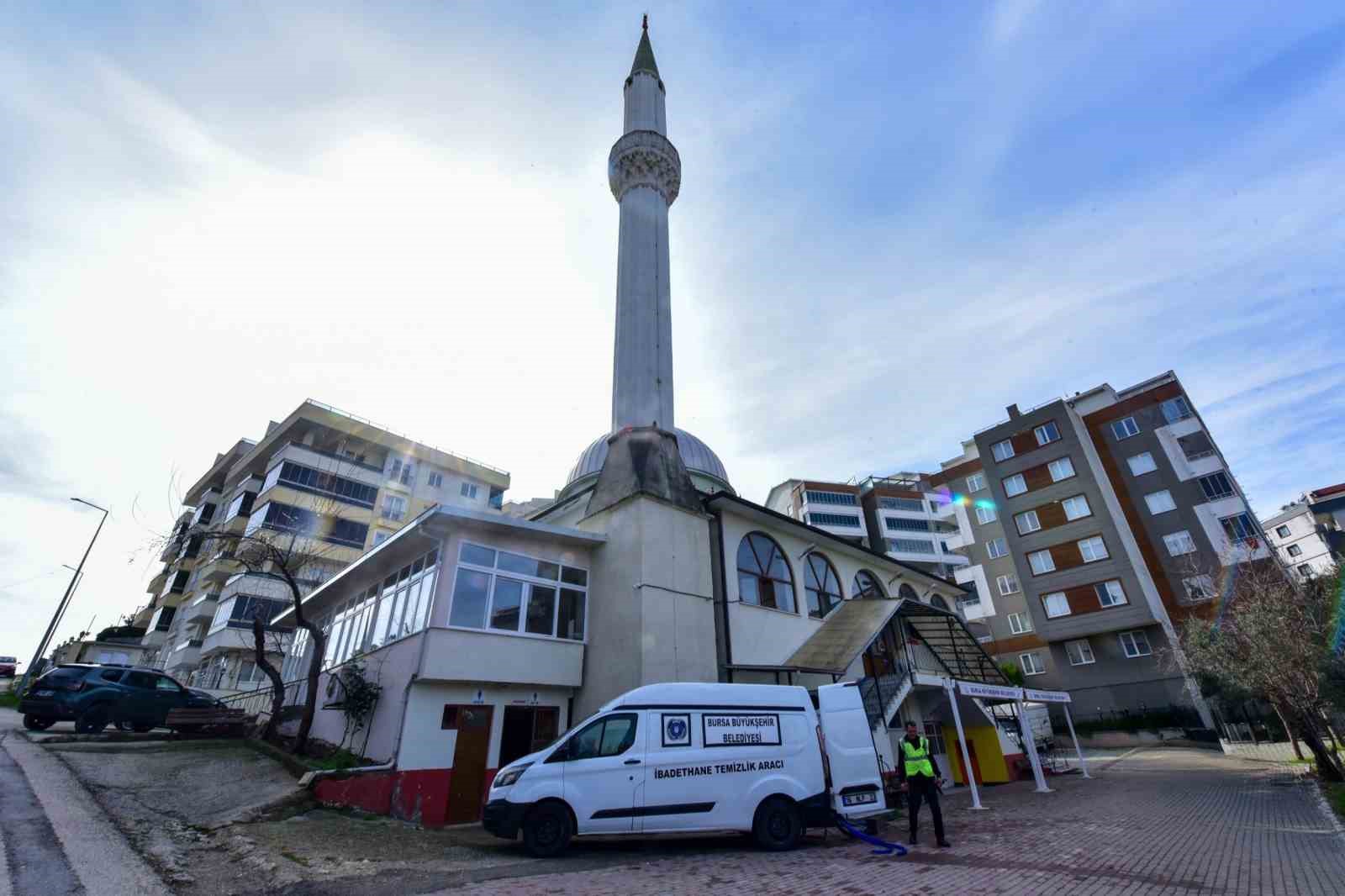 Bursa&rsquo;daki camilerde Ramazan temizliği
