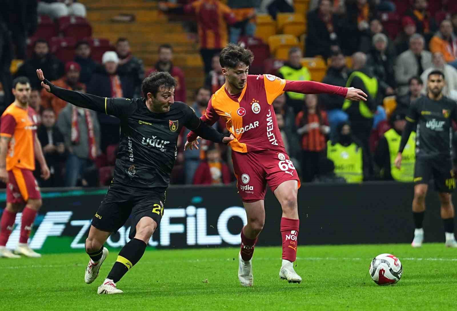 Galatasaray&rsquo;da Furkan Ko&ccedil;ak ile Yusuf Dağhan Kahraman ilk kez A takımda forma giydi
