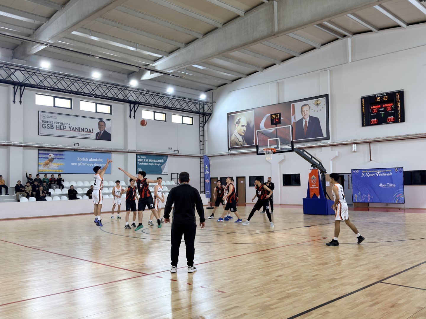 İneg&ouml;l&rsquo;de Spor Festivali basketbol m&uuml;sabakalarıyla start aldı
