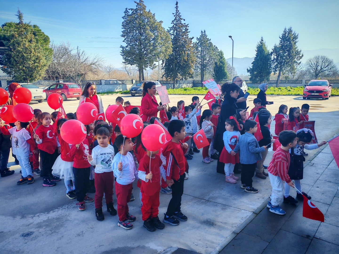 Karpuzlu&rsquo;da miniklerden bayrağa saygı
