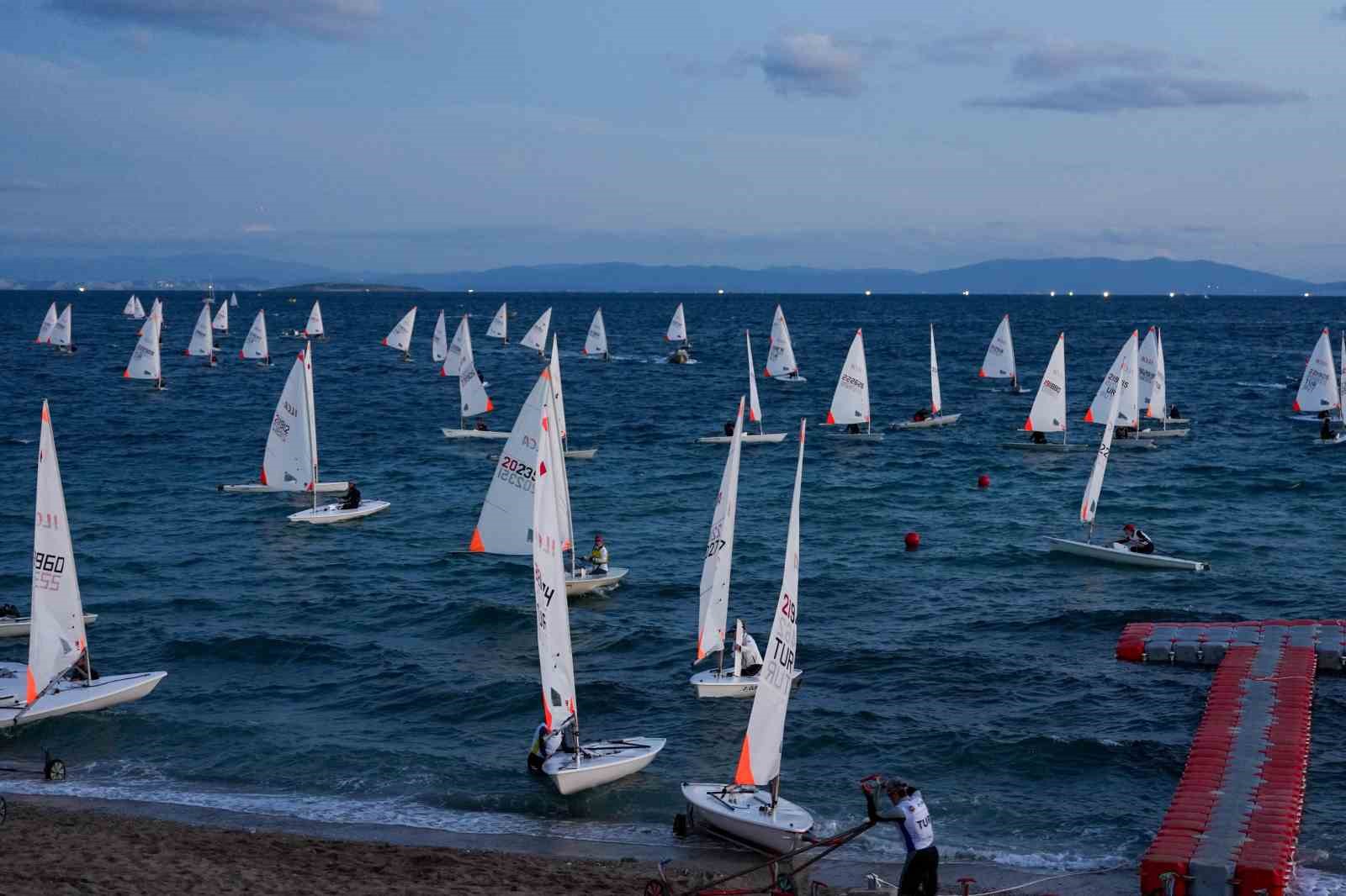 Yelkenliler Didim’de yarışmaya başladı