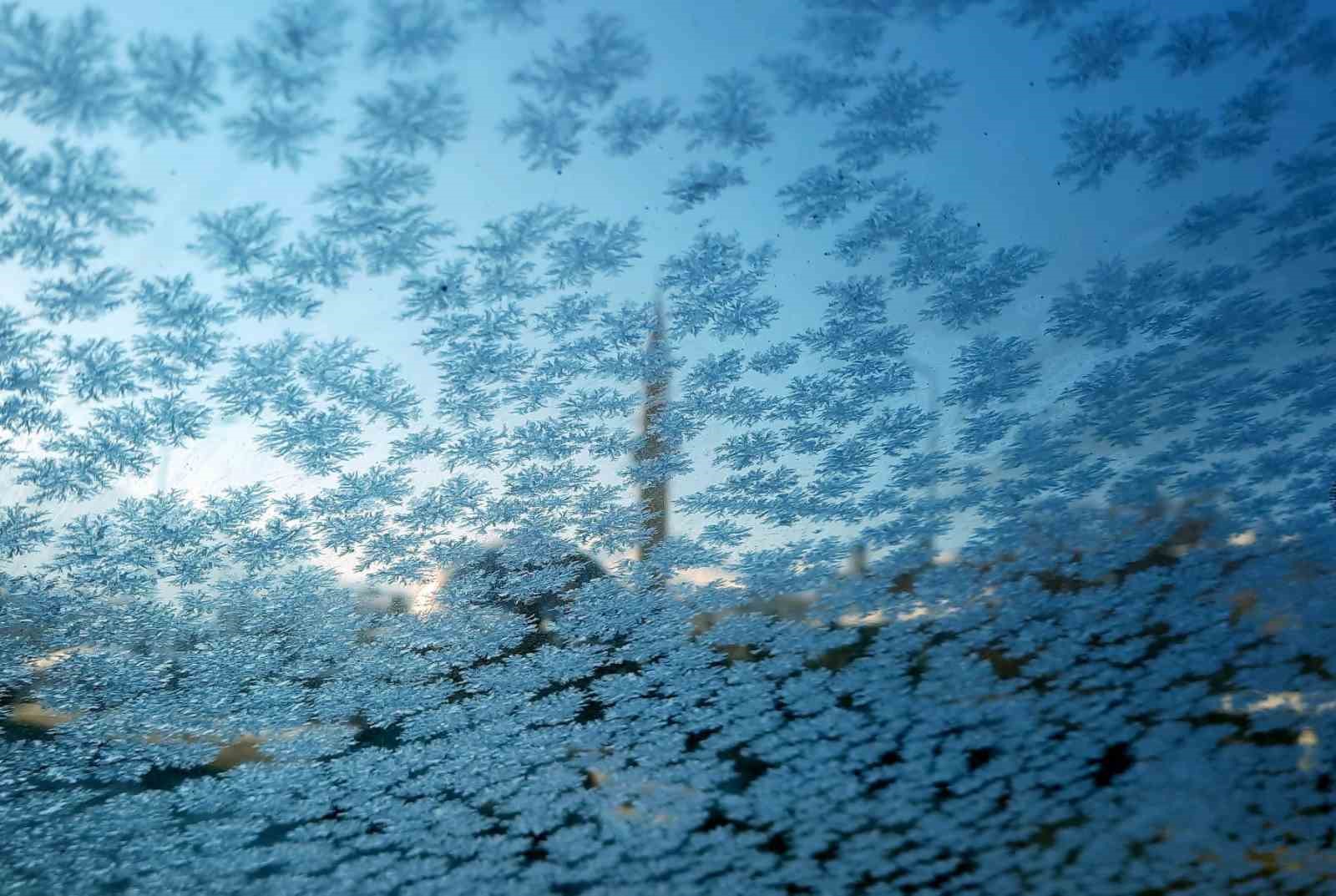 Erzurum&rsquo;da soğuklar etkili oluyor; &Ccedil;eşme ve şadırvanlar dondu
